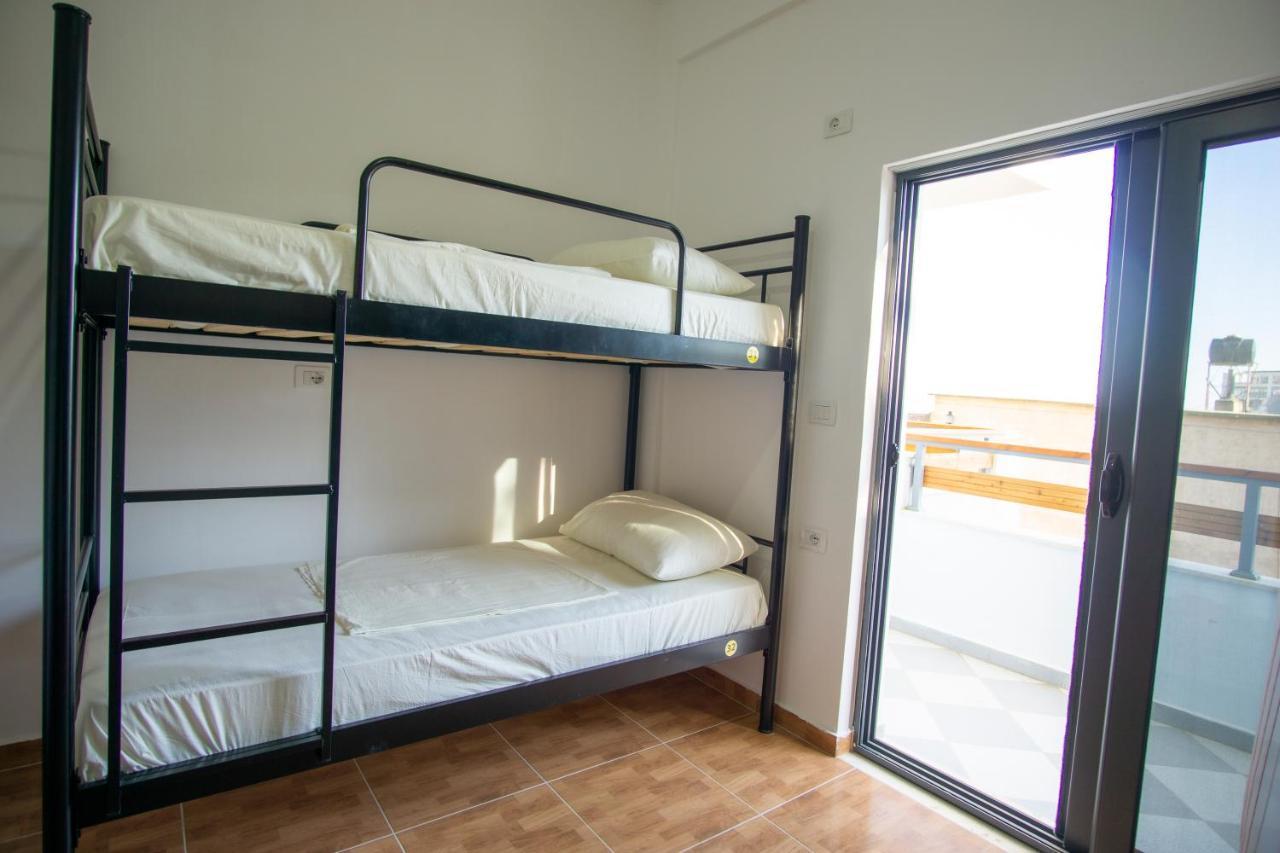 Wallaby Hostel Sarandë Exterior foto