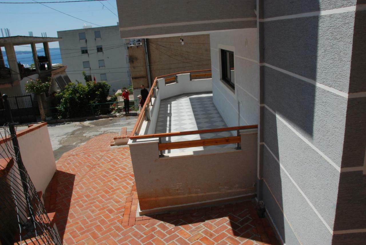 Wallaby Hostel Sarandë Exterior foto