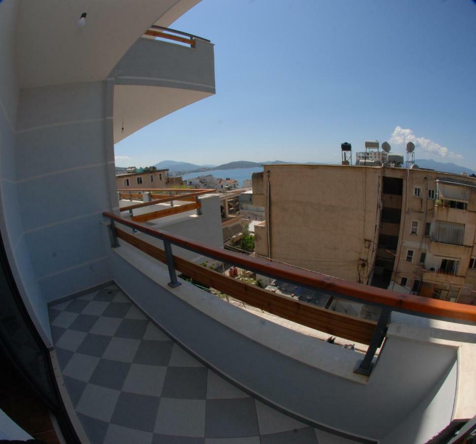 Wallaby Hostel Sarandë Exterior foto