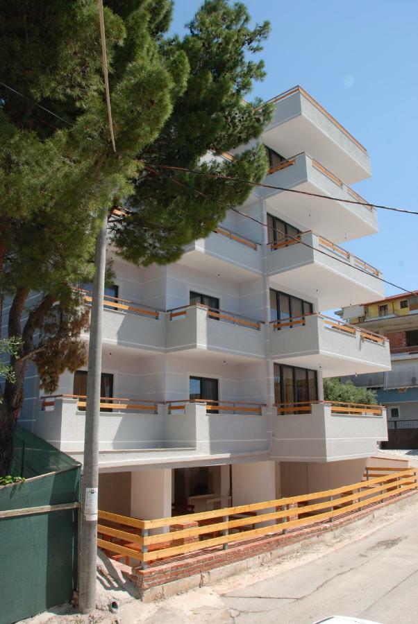 Wallaby Hostel Sarandë Exterior foto