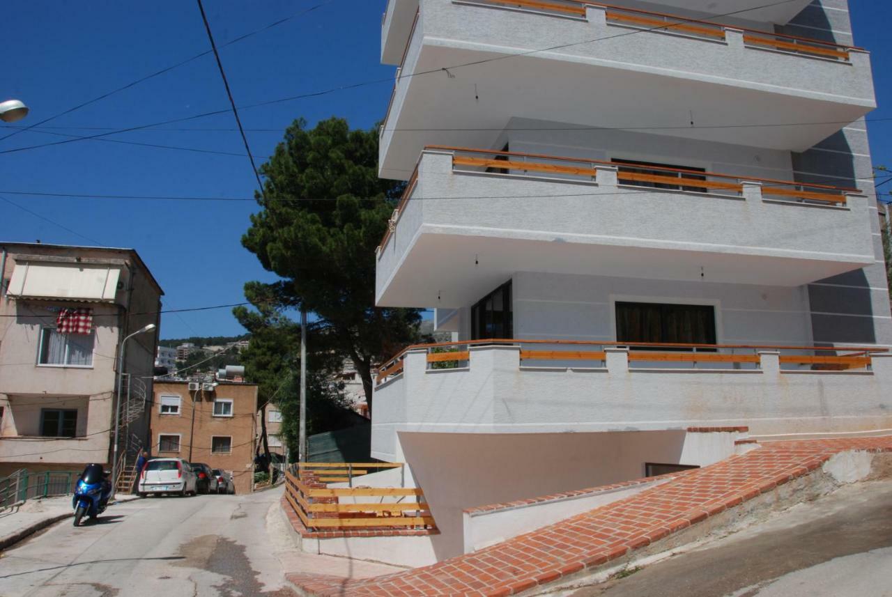 Wallaby Hostel Sarandë Exterior foto