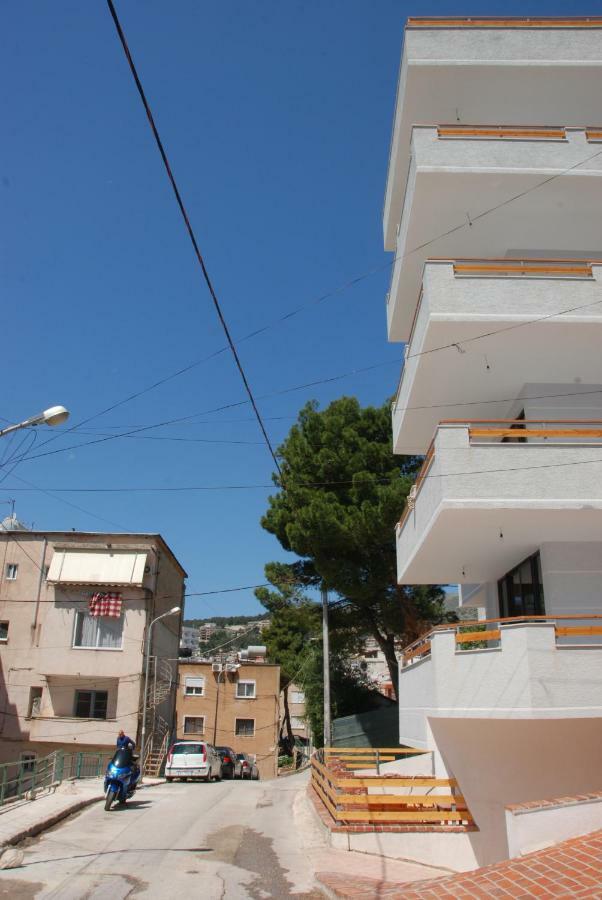 Wallaby Hostel Sarandë Exterior foto